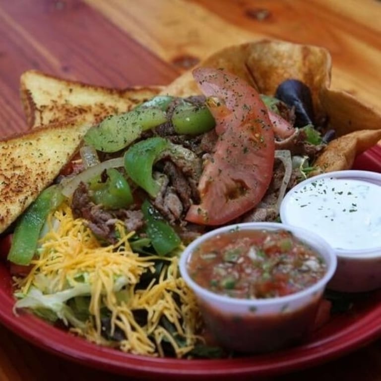 Sizzling Fajita Salad: A Flavorful Twist