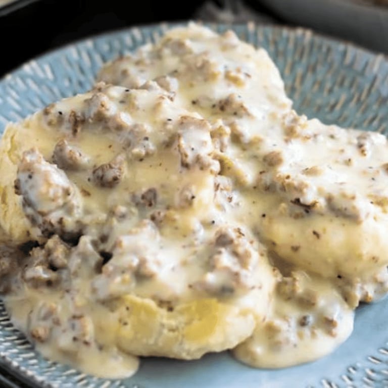 Biscuits and Gravy: A Hearty Breakfast Classic